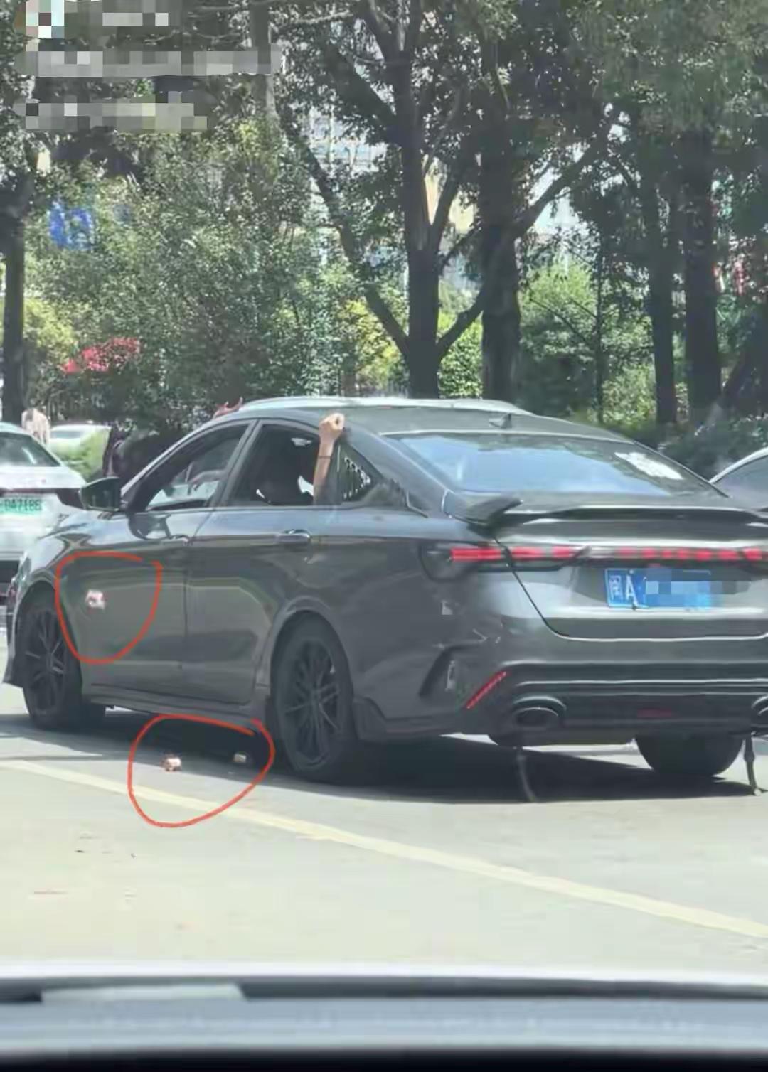 “丢了一路……真的看不下去了”，近日，一段昆明街头的行车记录仪视频引发全网热议。