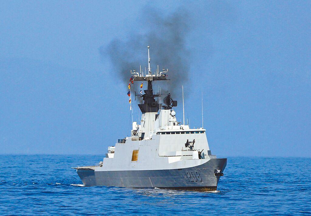 压力太大
台防务部士兵情绪失控，
一边巡逻一边用酒精麻醉自己，士兵受罚集体“造反