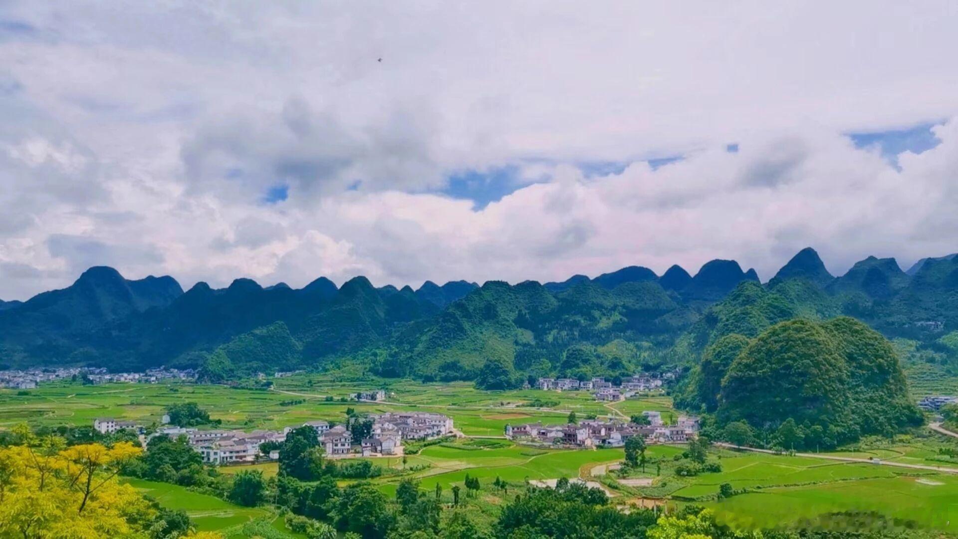 徐霞客盛赞 “天下山峰何其多，唯有此处峰成林”，这话真的一点不夸张！站在观景台俯