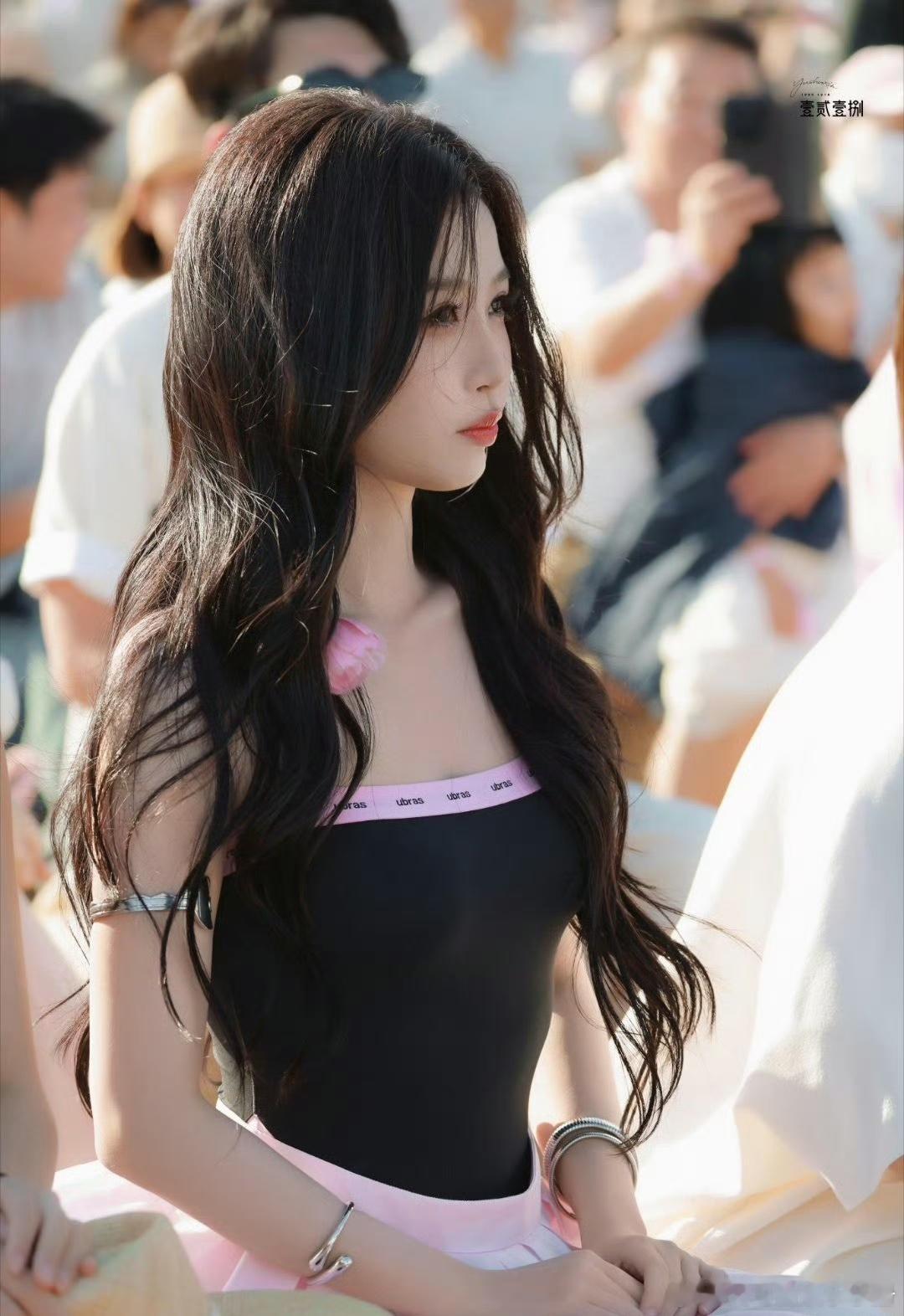 虞书欣今日份活动饭拍状态！来👀美女