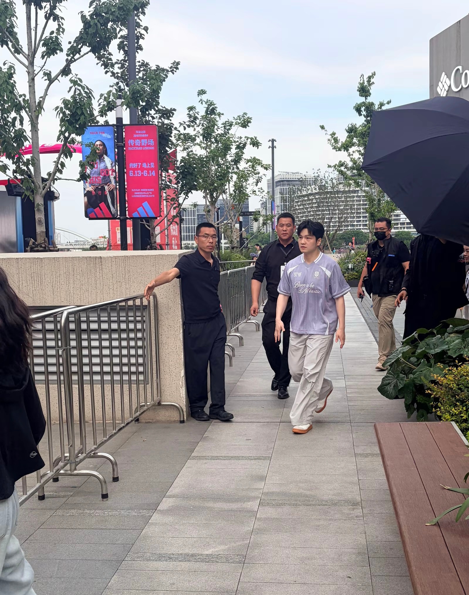 这是中文吗 我不舒服了😭樊振东回国了