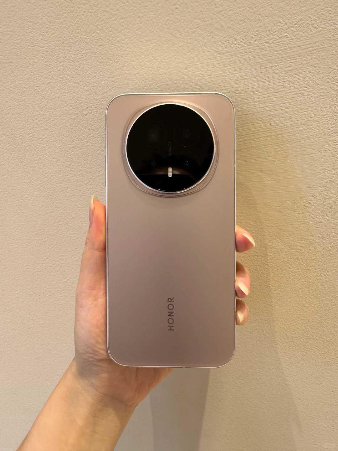 手机安全别马虎！华为Mate80的3D人脸解锁超安心，支付、办公都靠谱；荣耀Ma