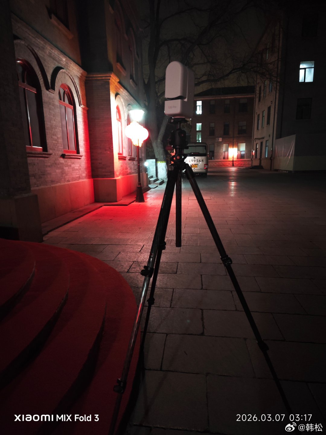 据说老年痴呆的一个症状，就是夜里不睡觉，起来到处逛，我还在病况早期，能意识到这个