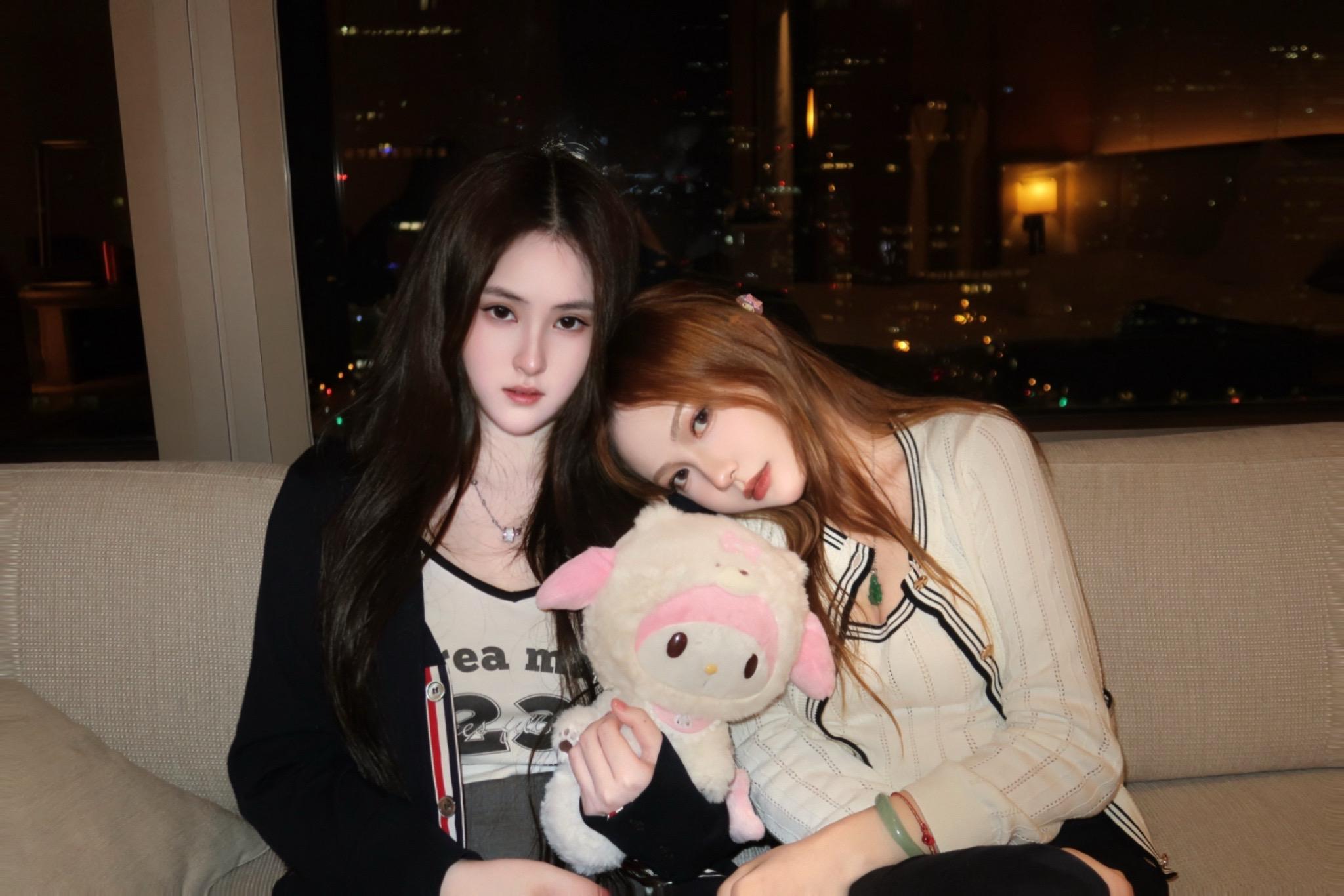 你说世界少一个爱你的人 于是我出现了。      我逢人便说 你是我此...