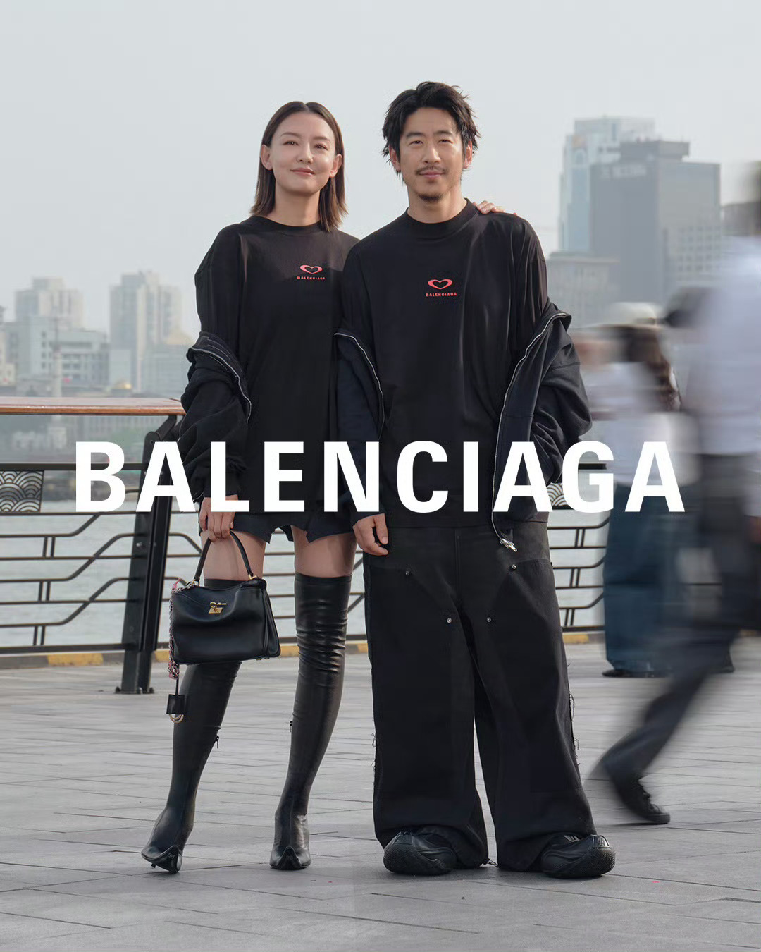 哇哦，拓子哥江奇霖携手妻子周奇奇合体出镜Balenciaga七夕广告❤️ ​​​