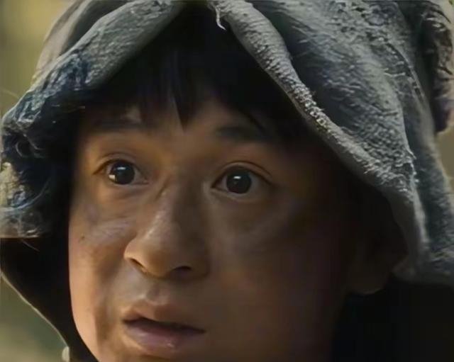 黄澄澄这经历真的挺励志，中传毕业那会儿惨到交不起房租，差点就回老家不干了。结果林