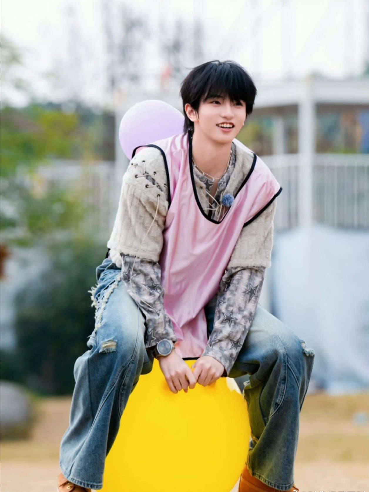 穆祉丞说bee疯糖不杀青恩仔不止你舍不得杀青 我们也舍不得这么快就收官！bee疯