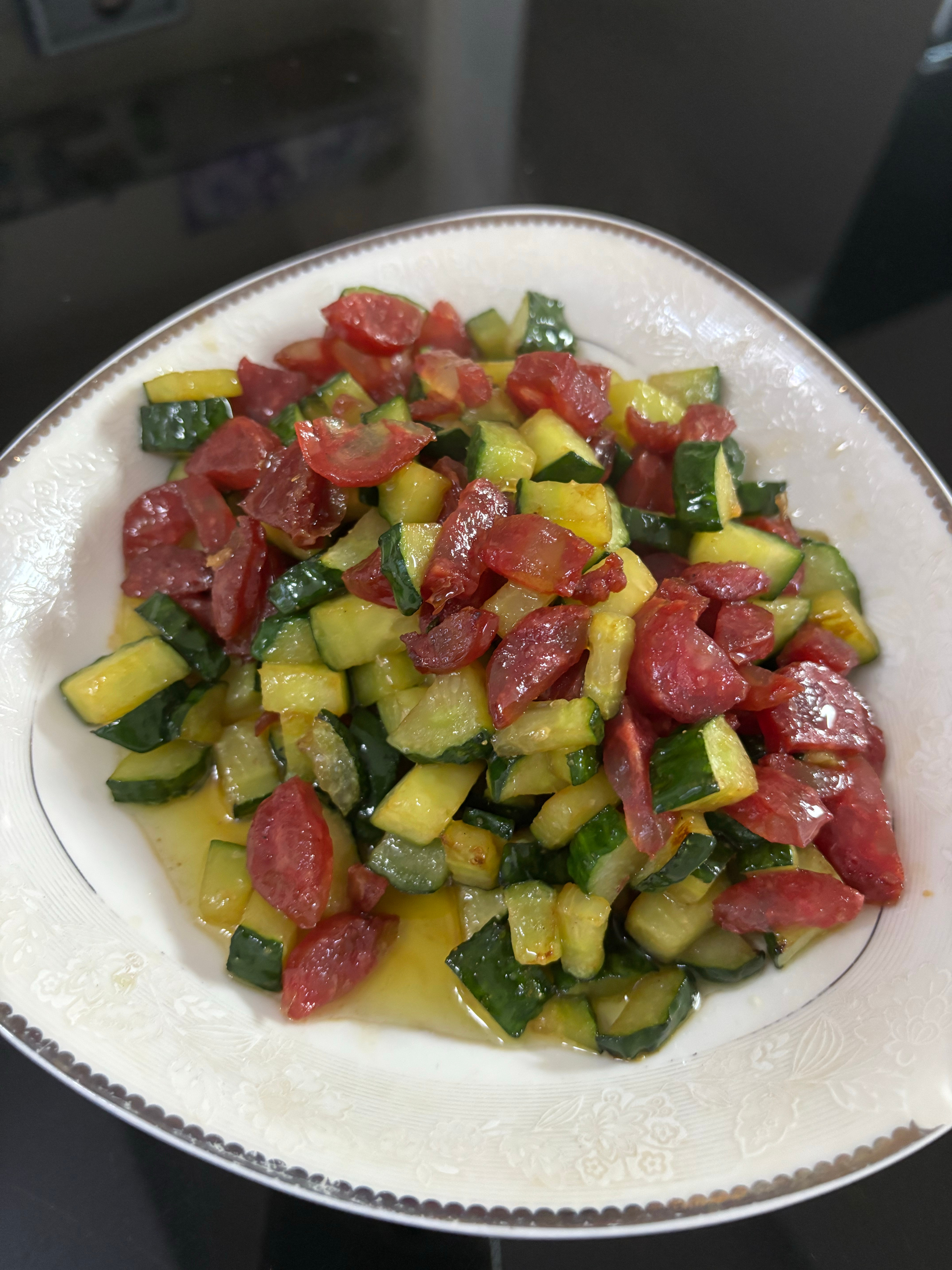 今日晚餐已分享 烤鸡翅 煎带鱼 黄瓜炒腊肠粒