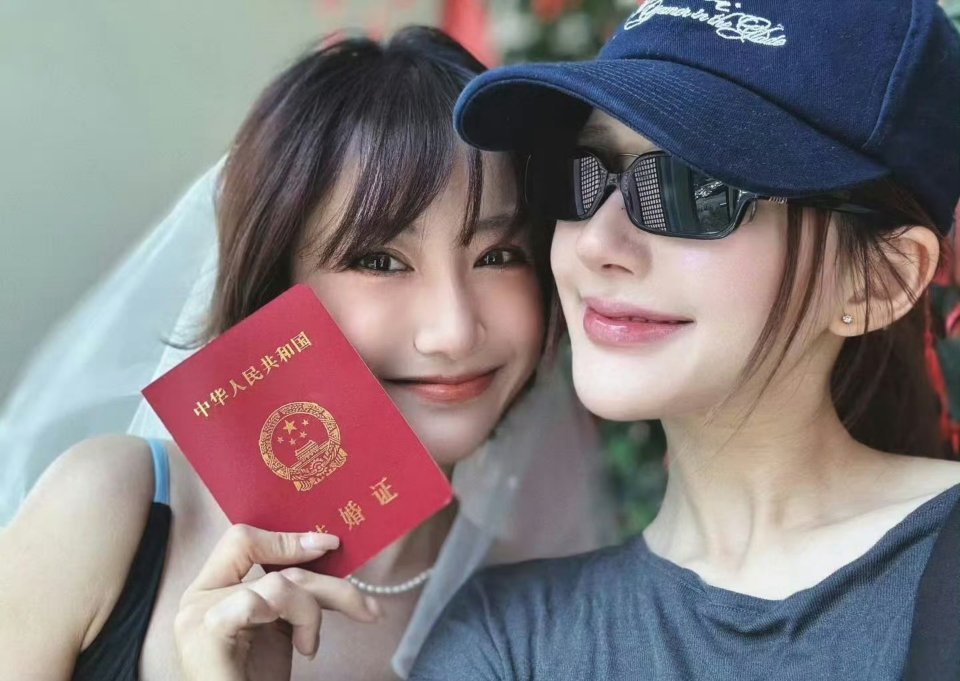 魏笑结婚这就是嫡长闺的含金量吗？谁不想成为露丝儿的好闺闺啊......魏笑一定要