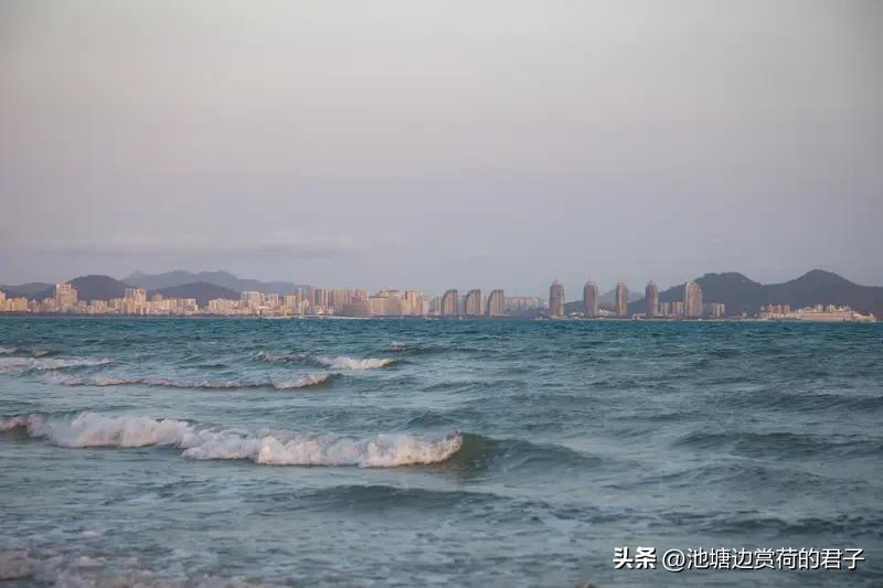 昆明和三亚，哪个更适合养老，还真不好选。
昆明是“春城”，年均气温15℃左右，冬