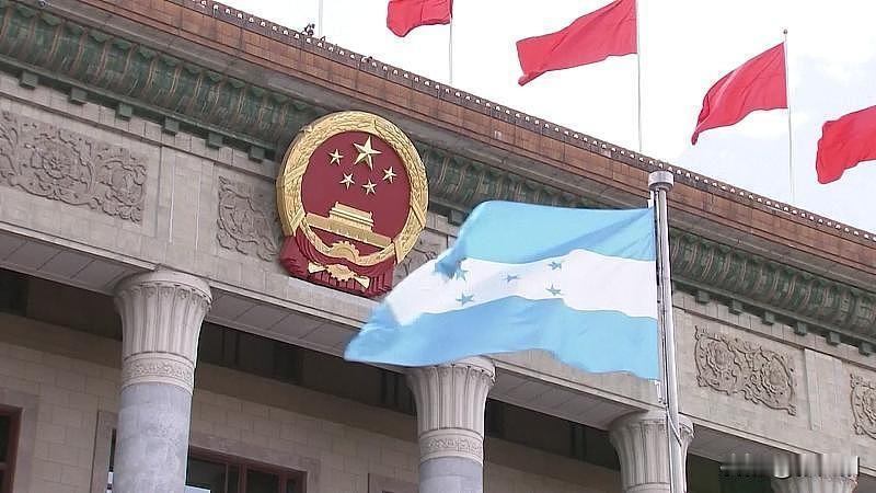从落地开始就一路安排得很细致，全程跟着走访的二十多位台胞里，有做文创的小老板，也