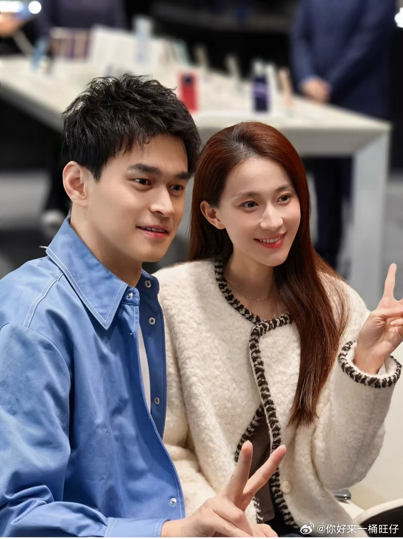 以为孙杨被定住了张豆豆没头脑孙杨不高兴笑不活了！孙杨这是被定住了吧😂奥运双冠夫