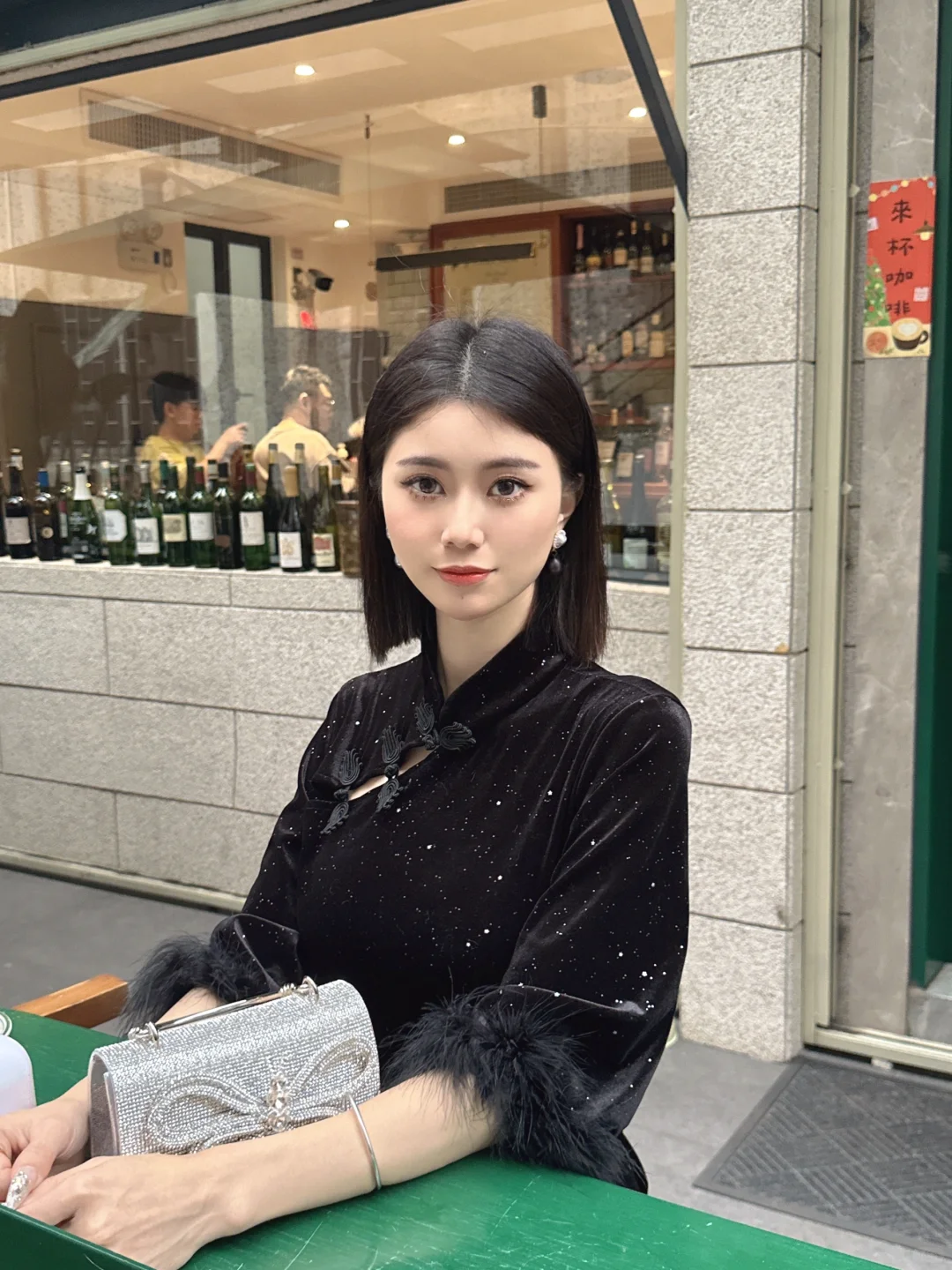 藏在于在小巷子里咖啡酒馆