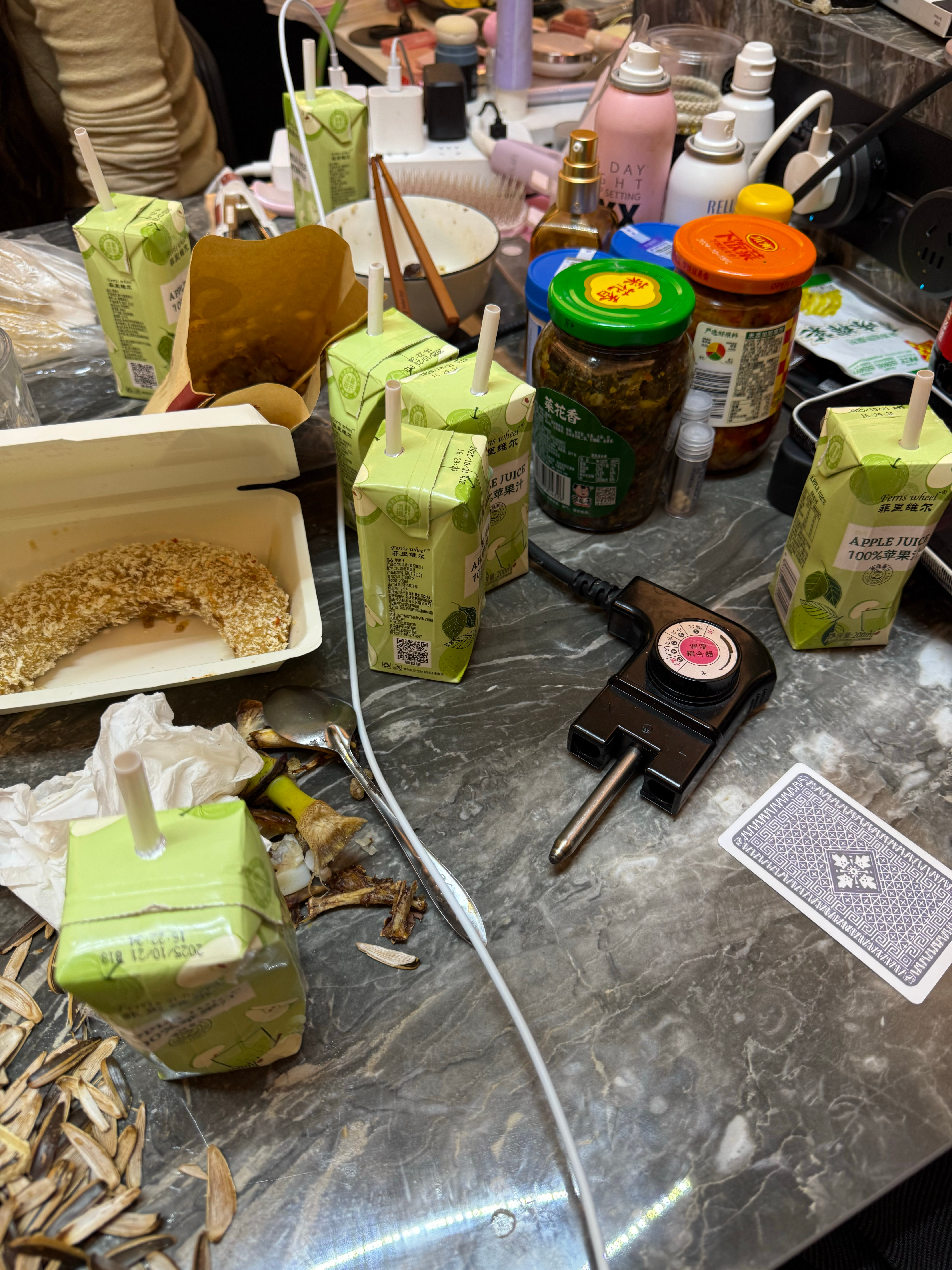 太好喝了这小苹果汁 每次一天下来都喝空56杯 ​​​