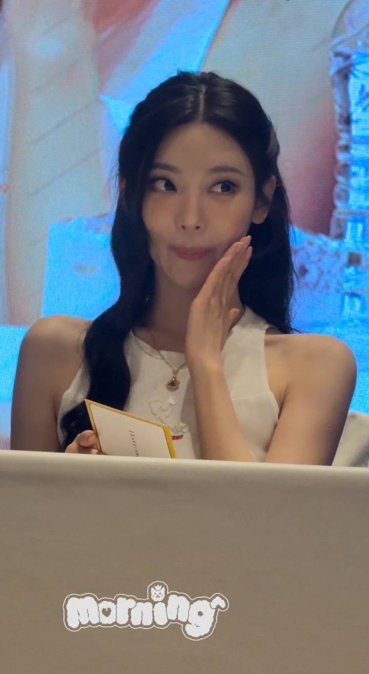 这居然是粉丝安利图吗 ​​​
