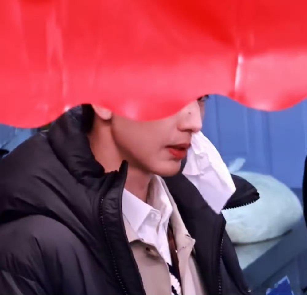 张凌赫王楚然同病相怜 鼻炎+高度近视的双重buff，让这对CP连“小烦恼”都同步