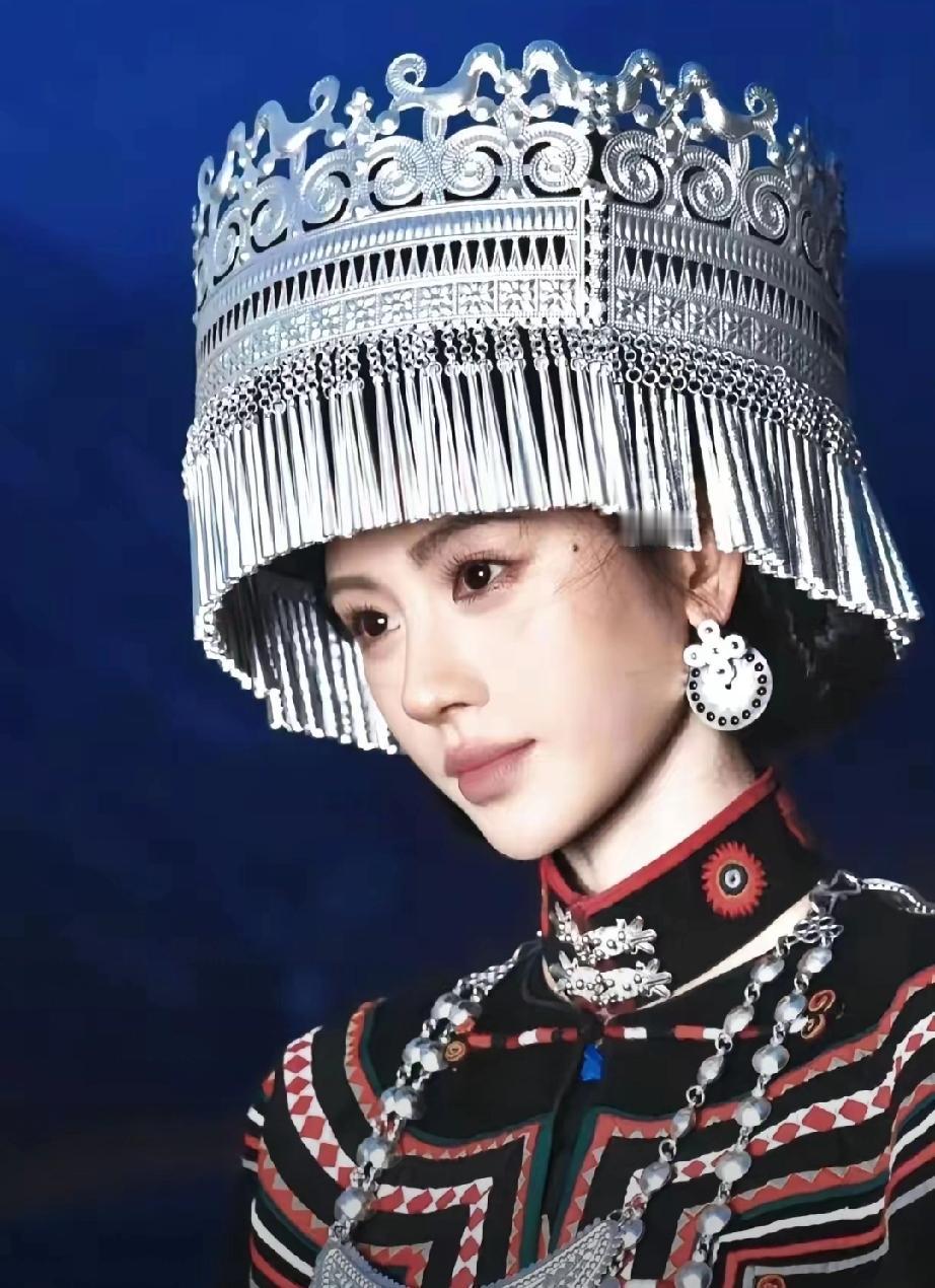 在大凉山的彝族聚居区，有一个令人揪心的社会现实：不少彝族女孩刚满成年，甚至未到法