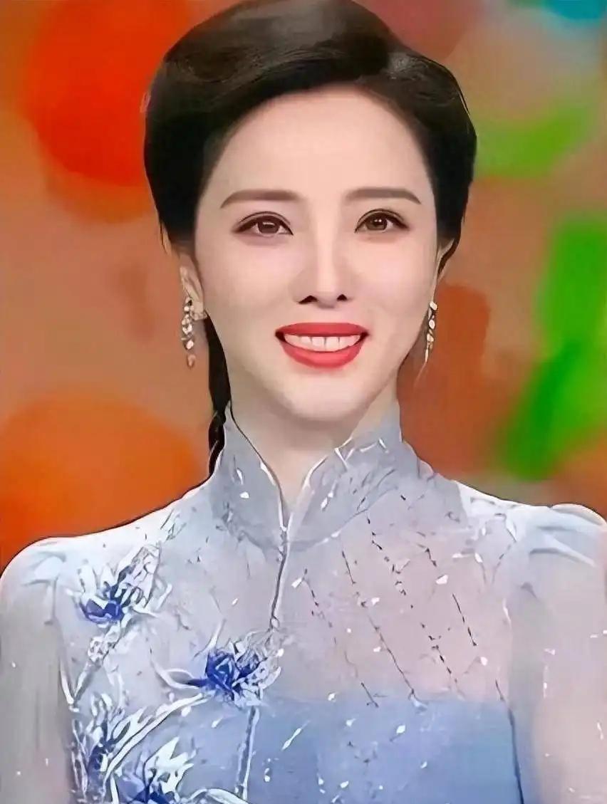 体制内打拼多年，许多人如李思思般反思：究竟追求什么？是忍受高压维持表面成功，还是