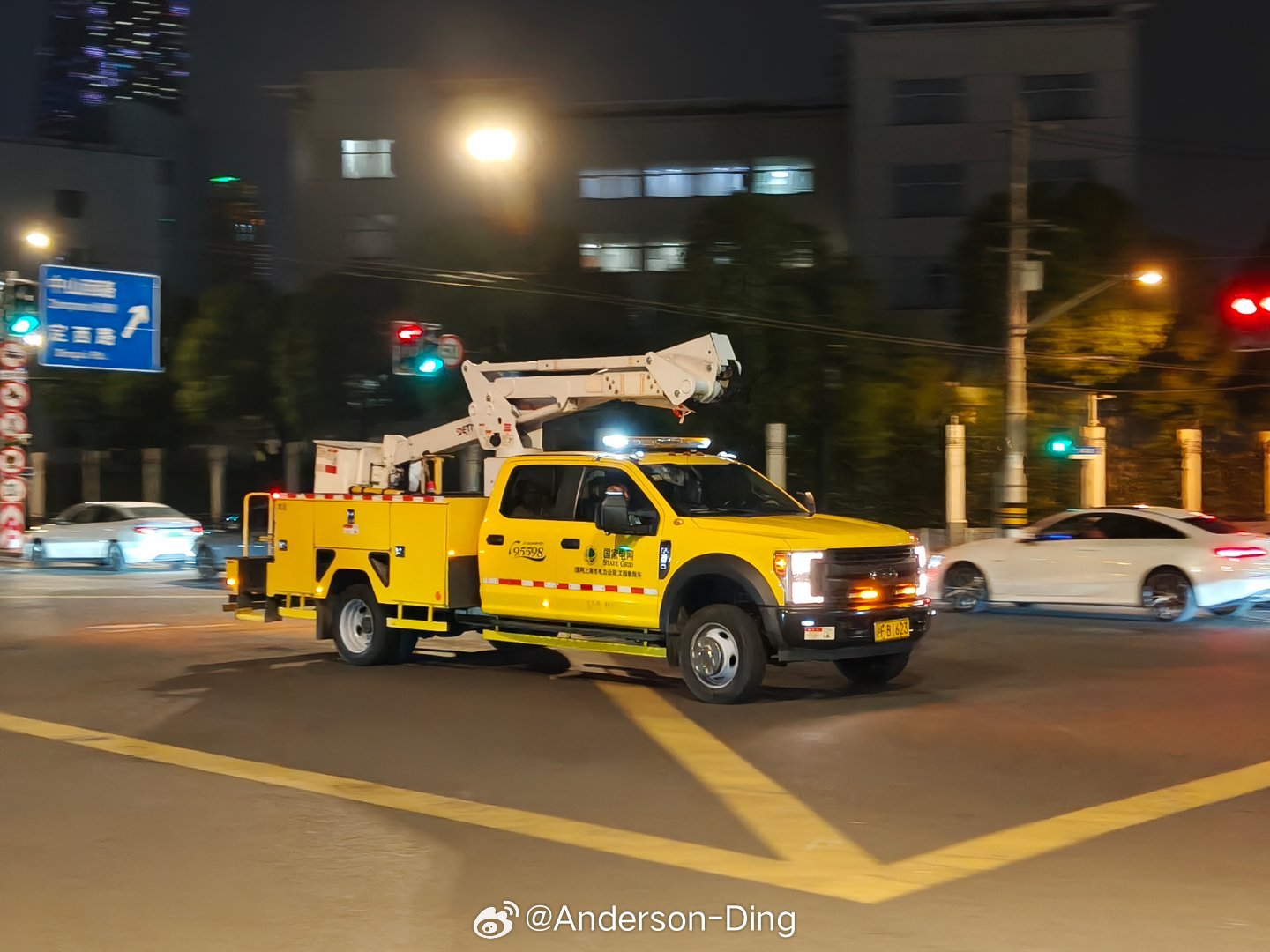 F-550， 一种高档的作业工具。武宁路桥下的消防中队也有一个 稀有车实拍 ​​