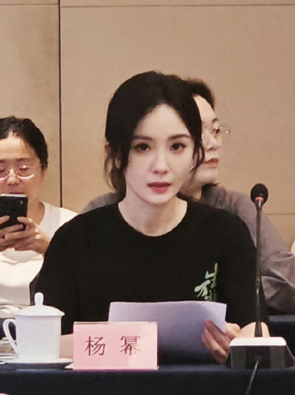 生万物研讨会杨幂发言稿教师节刷到《生万物》研讨会，才知道杨幂拍前特意去临沂莒南农