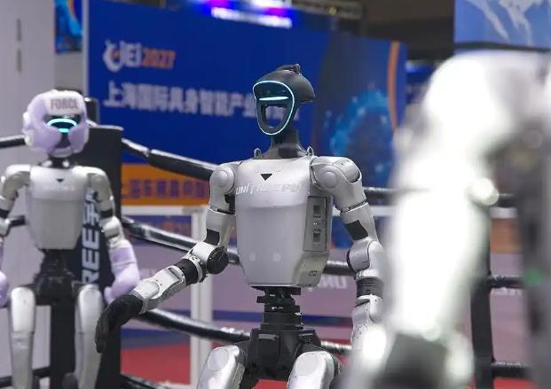 特朗普慌了！
 
美国出手了。7月28日，美国联邦通信委员会正式修订清单，把中国
