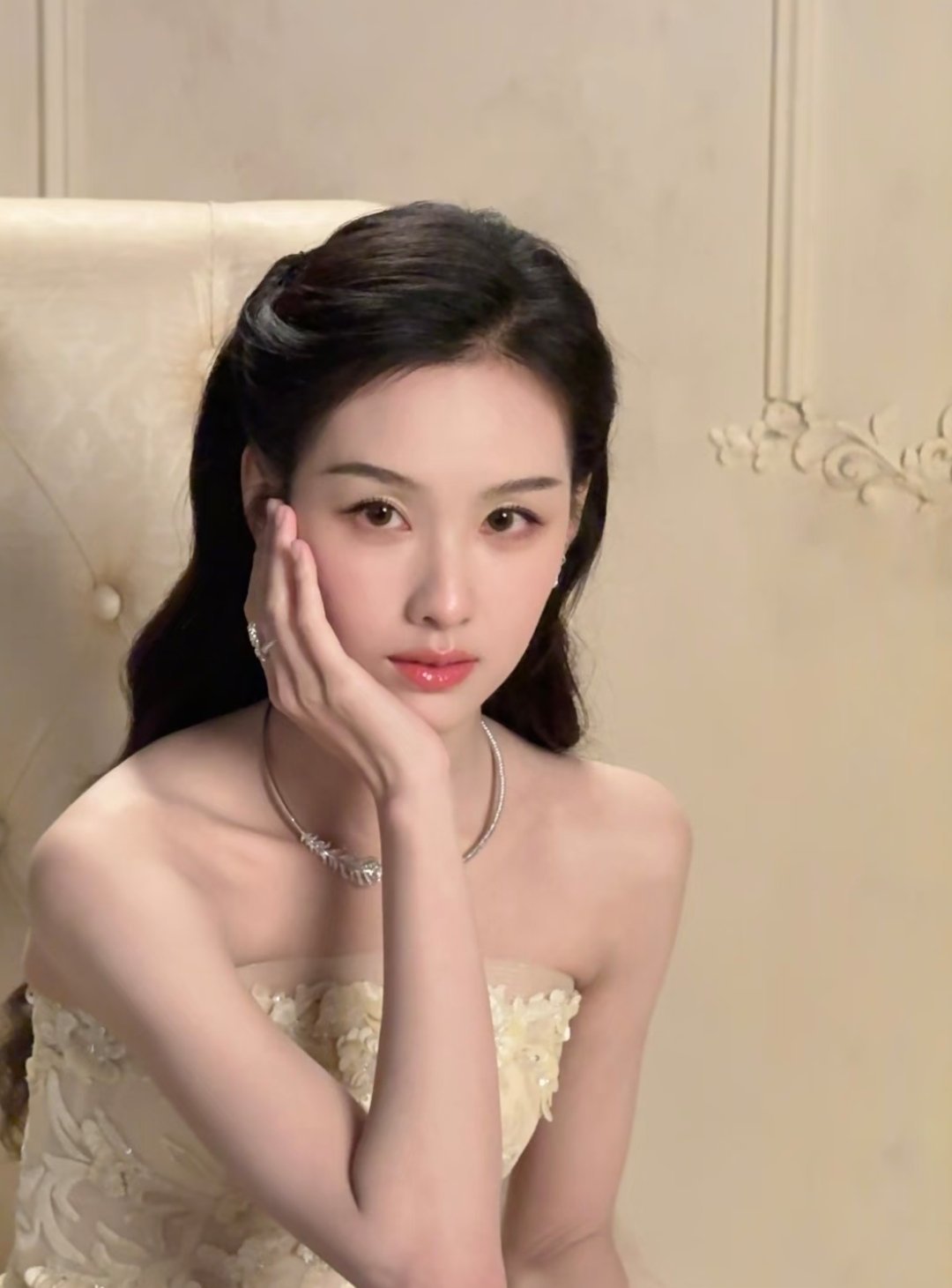 陈都灵的一组日常～“希望新的一年大家都能实现自己的愿望清单开开心心每一天” 