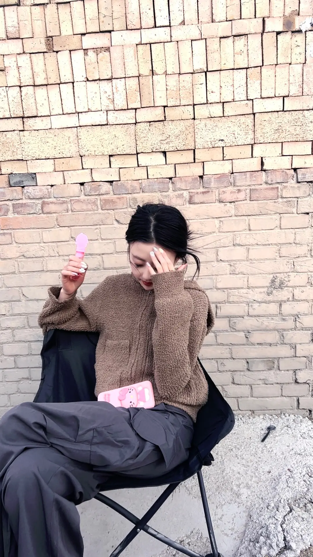 你不必在意我的装扮和身材 因为我不会成为你的妻子和朋友