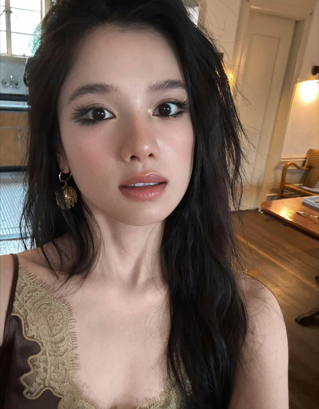 张婧仪最新自拍营业，真是无滤镜无美颜啊好美 ​​​