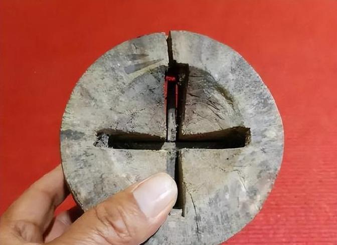 提起那些藏在老屋角落的旧家伙，总让人心里一热。想想小时候，灶台上蹲着个绿釉小陶鸡