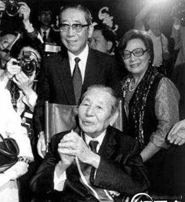 1987年，98岁的国民党元老张群生日宴上，被记者追问对国民党失败的责任。他以 