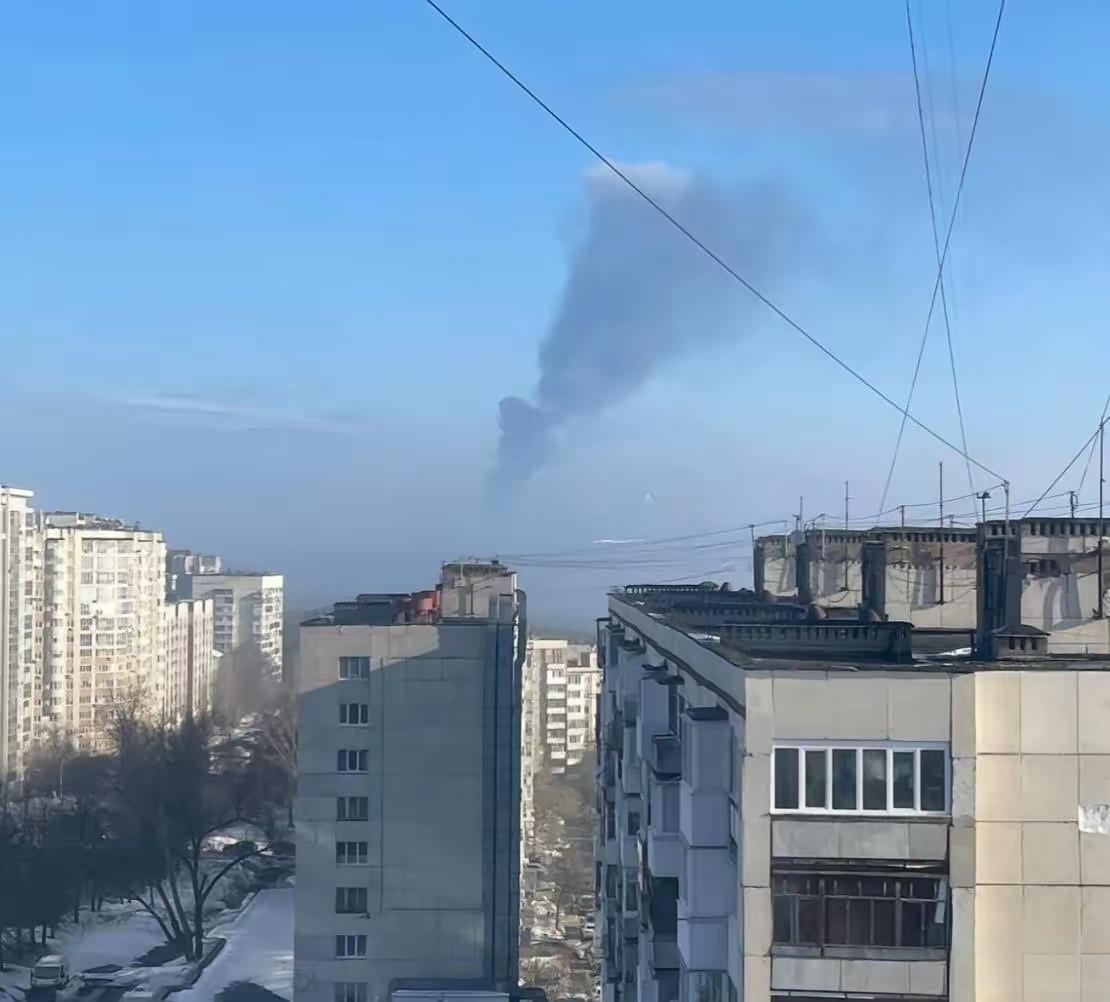 昨晚，乌克兰自杀式无人机袭击了距离乌克兰边境线直线距离1330公里的乌法的巴什石