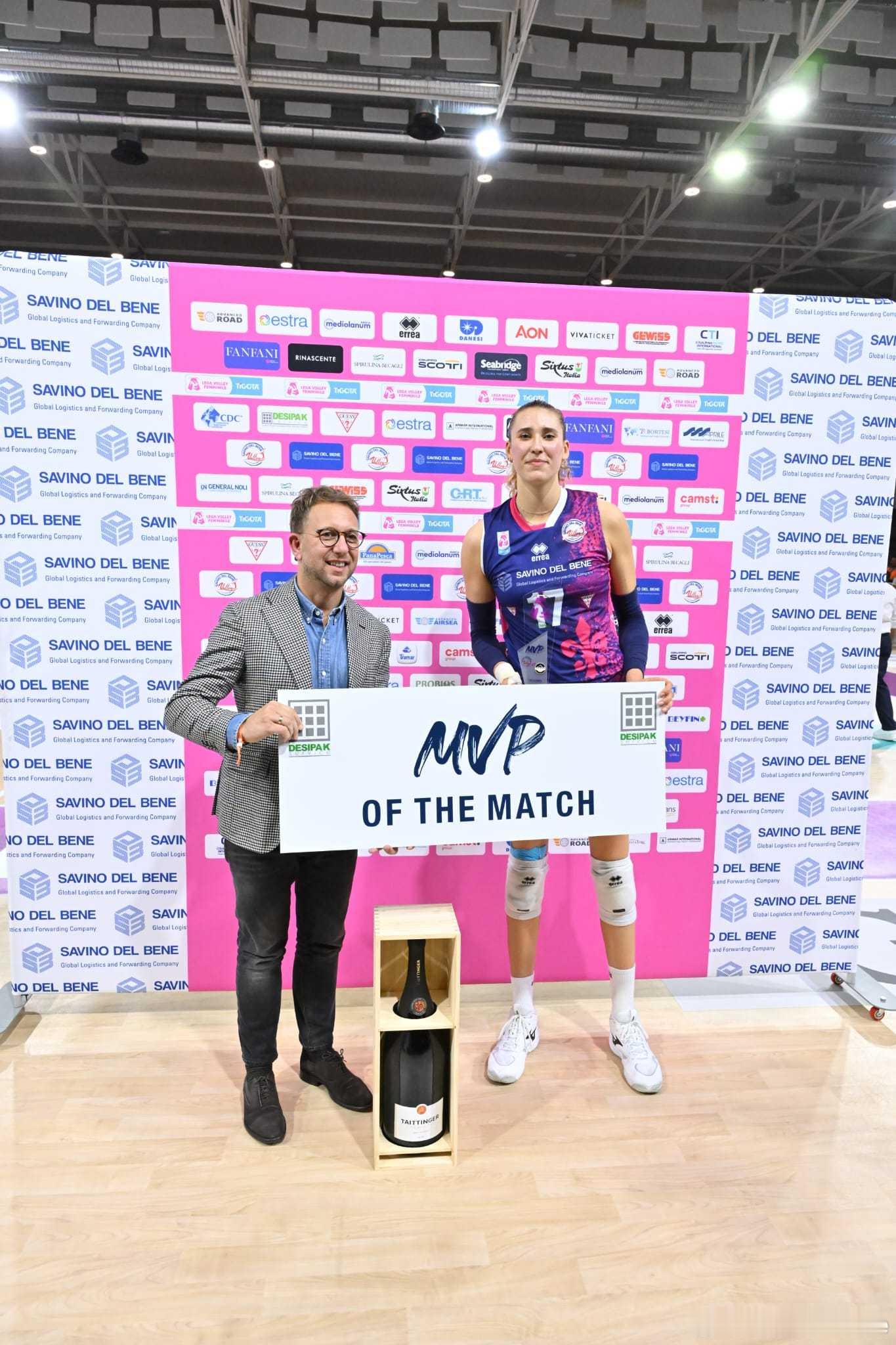 ⚡️ 意甲女排提前赛第14轮，斯坎迪奇主场3比1战胜蒙维索，积分榜上继续紧追领头