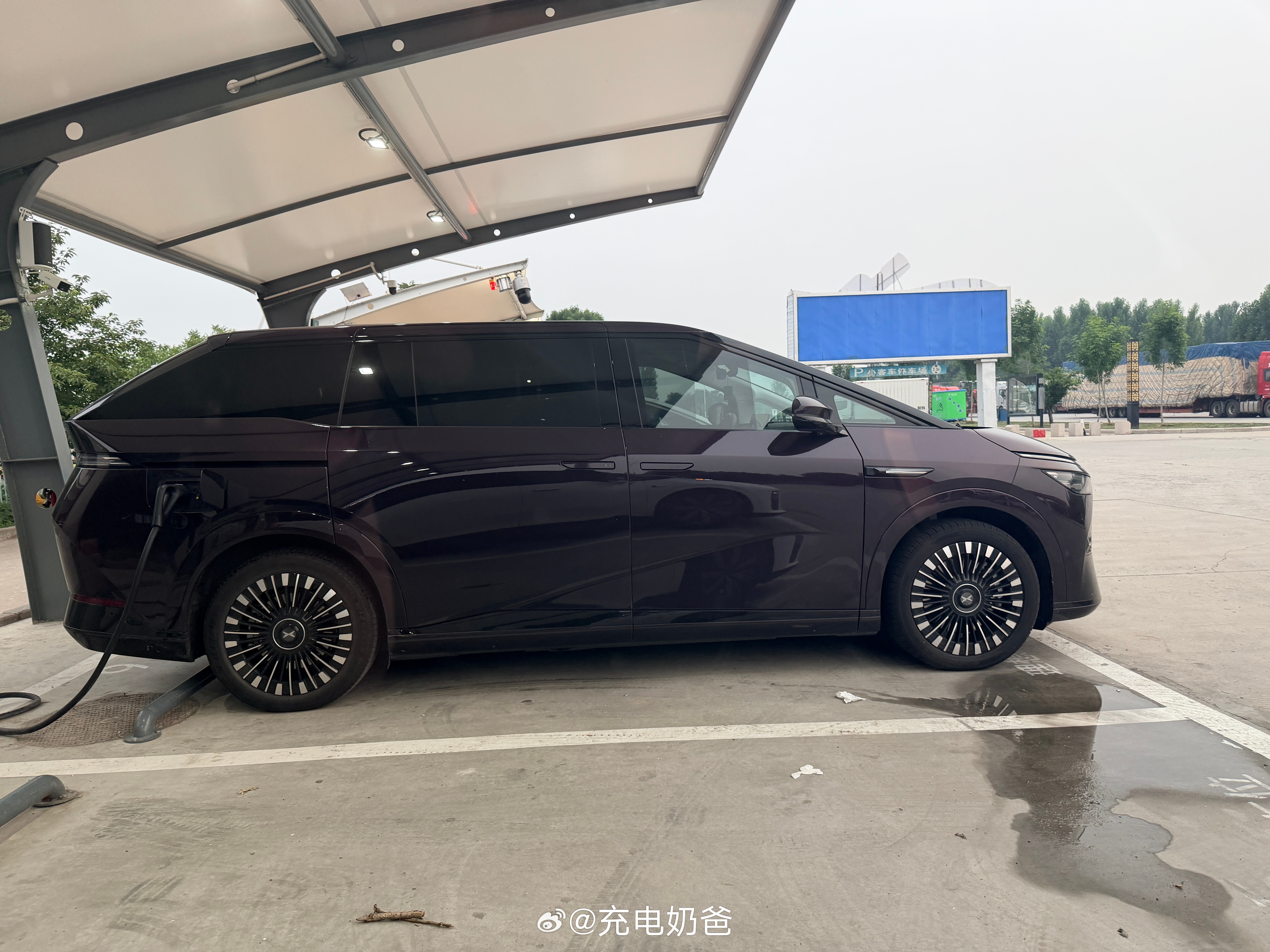 天天黑理想这 理想那的 5C充电是一点也没少用理想5c超级充电站5c充电