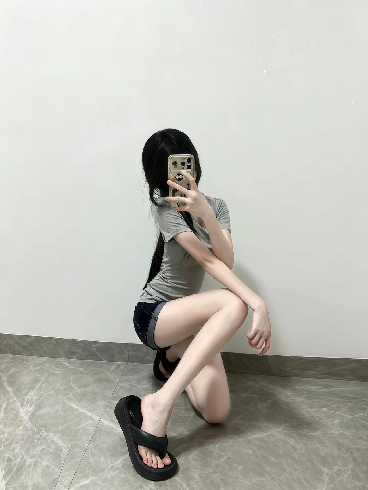 想姐姐了要跟姐姐讲 不然姐姐不知道呀超短裤穿搭