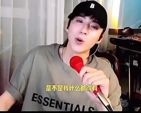 刘宇宁对梨涡一无所知，反问中澄清误会为酒窝。他真诚有趣，不刻意设立完美人设，还原