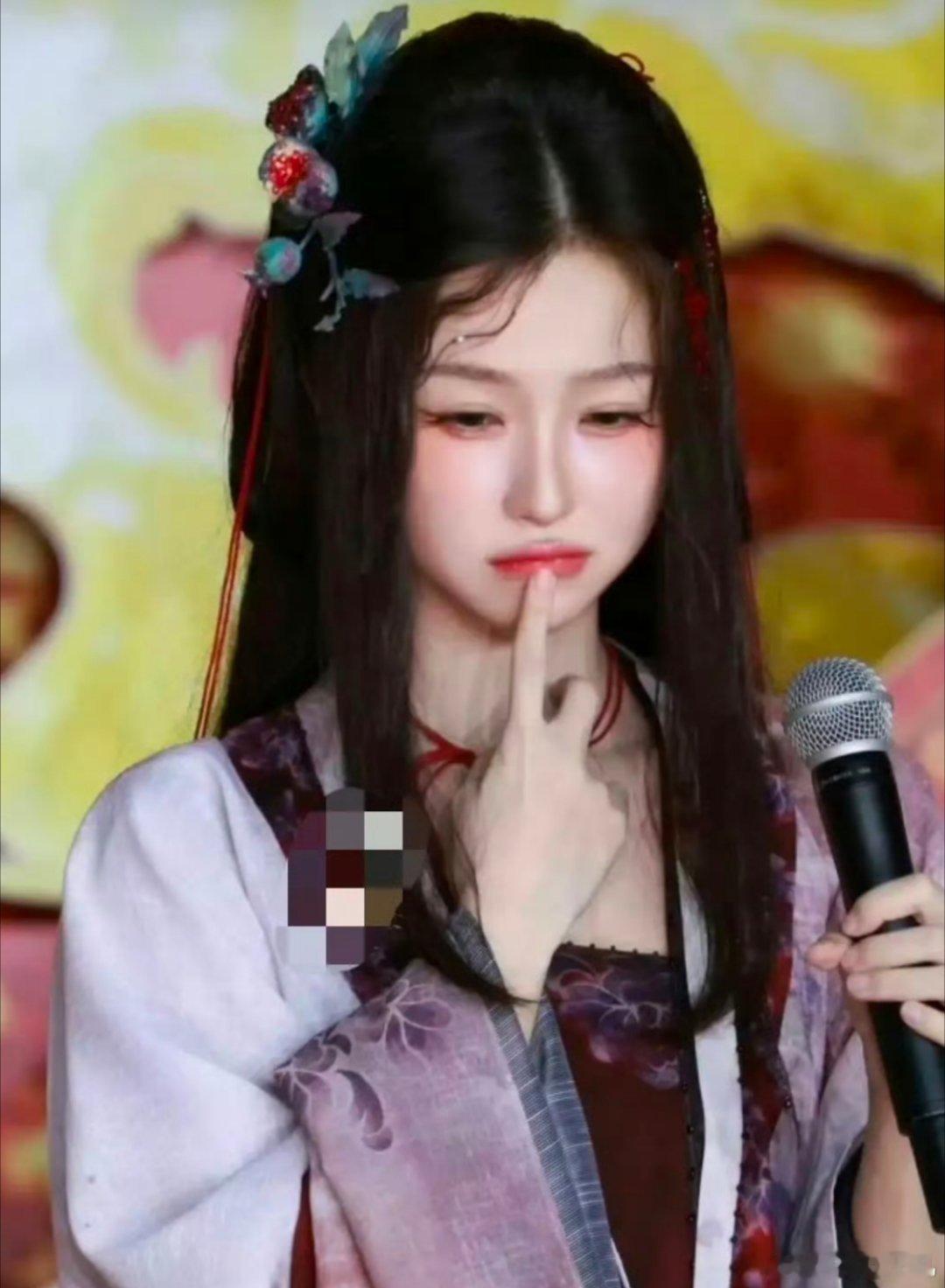《念相思》在横店开机，虞书欣演的蚌精是真娇美。和白鹿在《长月烬明》里的蚌精比，完