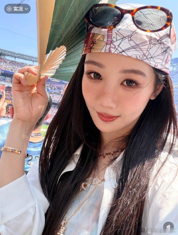 杨紫美式雀斑妆杨紫雀斑腮红 杨紫美式雀斑妆，好辣啊紫妹 