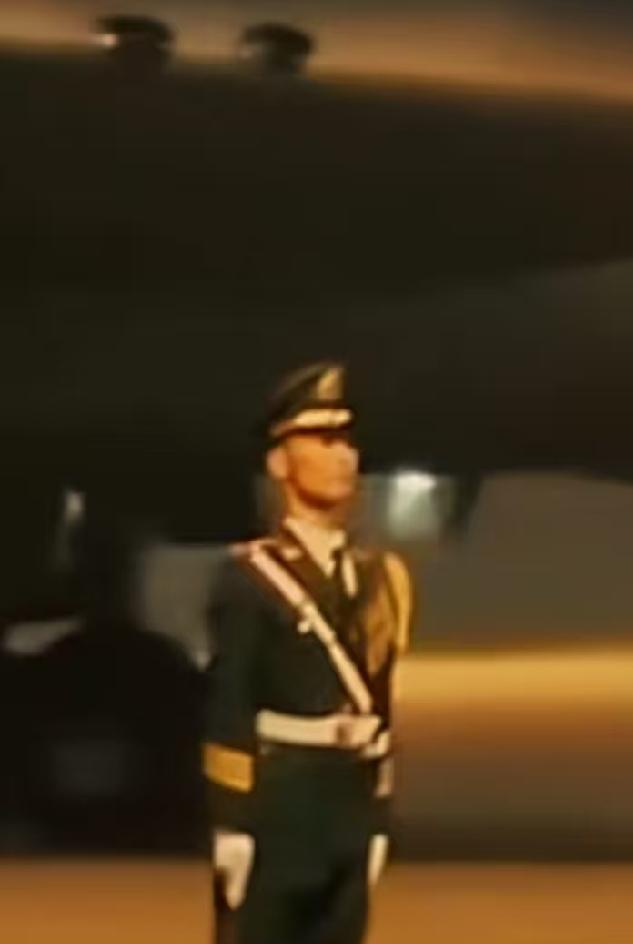 怒赞中国军人的气质，被展现的淋漓尽致，得到全球的关注，5月13日，美国总统特朗普