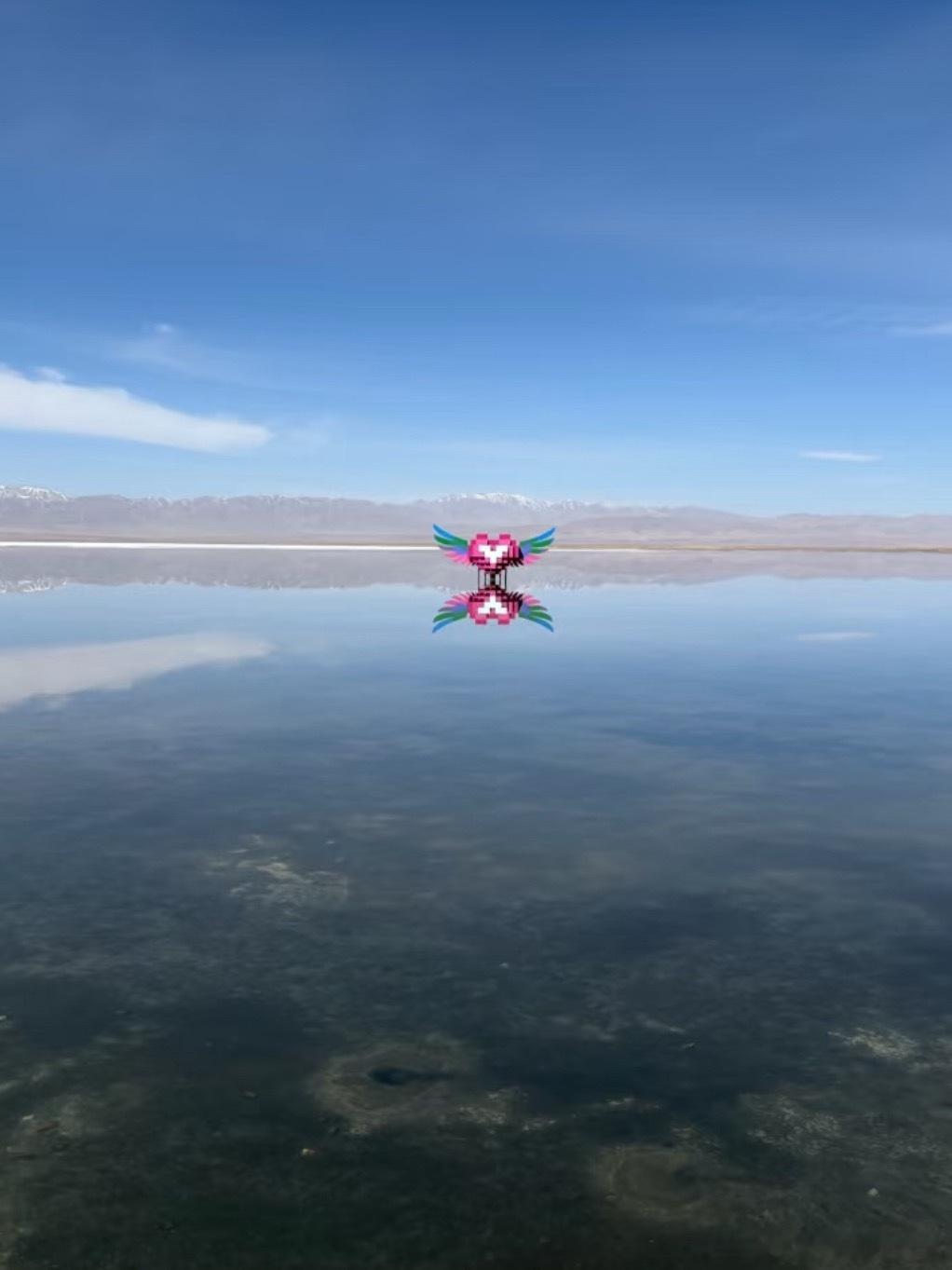 茶卡盐湖心形雕塑被吐槽画蛇添足看到这个热搜其实挺感慨的，很多景区总觉得自然景观不