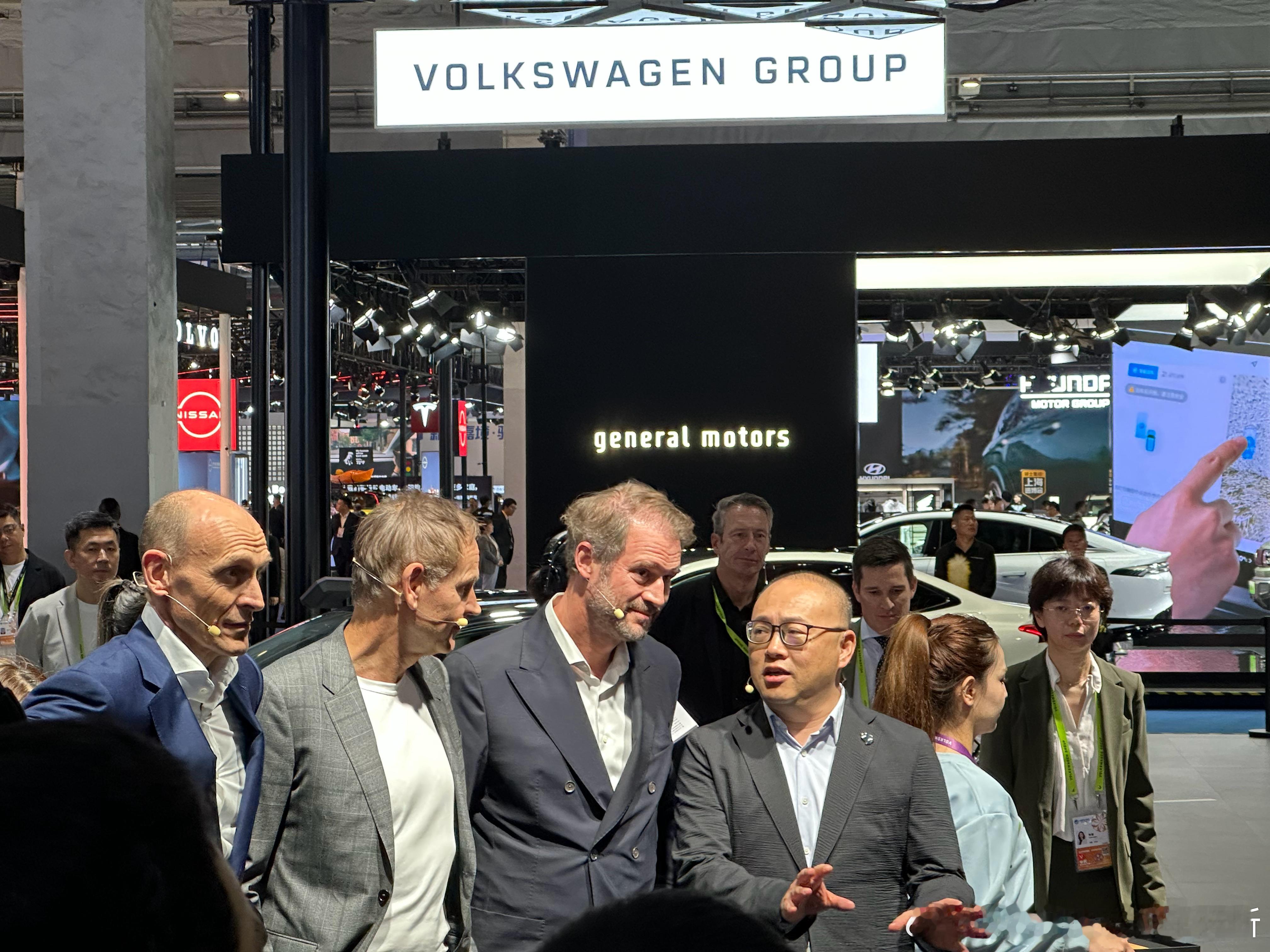 余凯和大众三巨——贝瑞德、奥博穆和Peter Bosch，分别是大众中国、大众全