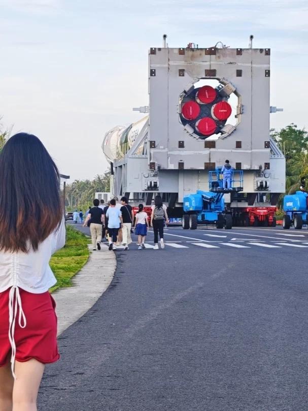 预定一发，8月4日发射。国家队最大光杆儿火箭，“长征”十二号，海南文昌。（网图精