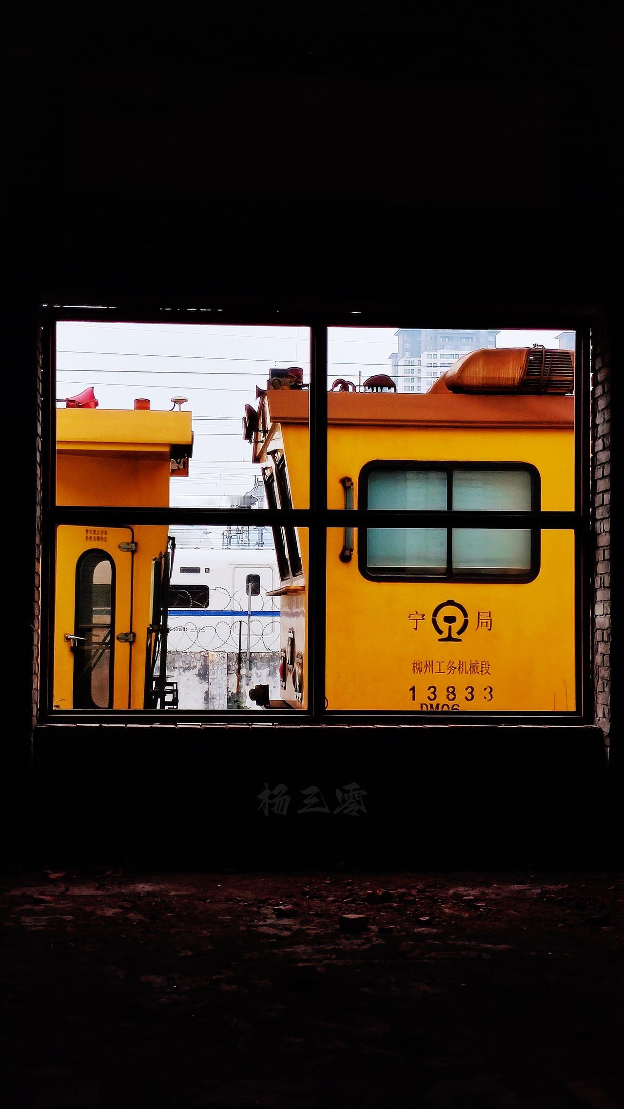 在贵港发现一个看火车的好地方，猜猜这是哪里？