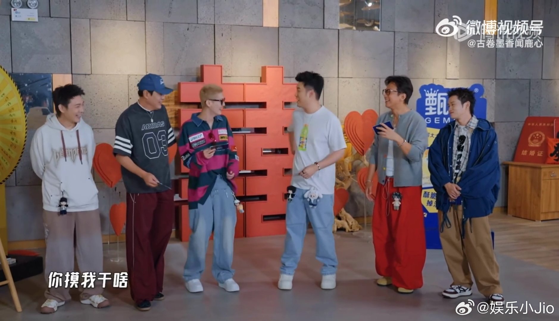 鹿晗起哄邓超陈赫陈赫问邓超鹿晗你摸我干啥 邓超无意摸了陈赫，换来了灵魂拷问，鹿晗