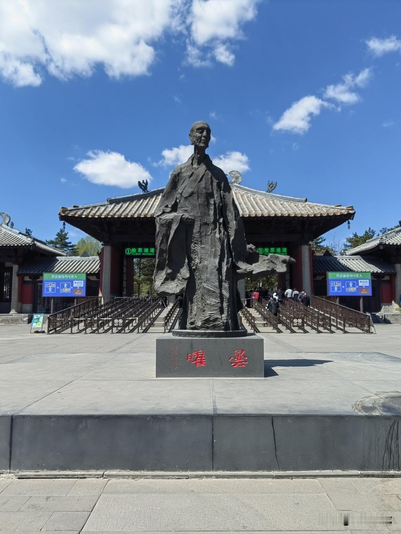 日本队首战荷兰，踢得热火朝天，如果不看面相，不看队名，都会误以为是两只欧洲球队在