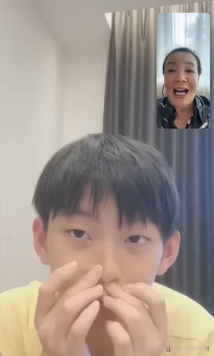 张兰真的很爱自己的孙子孙女，小箖箖在加拿大参加夏令营，张兰飞到加拿大要去看孙子。