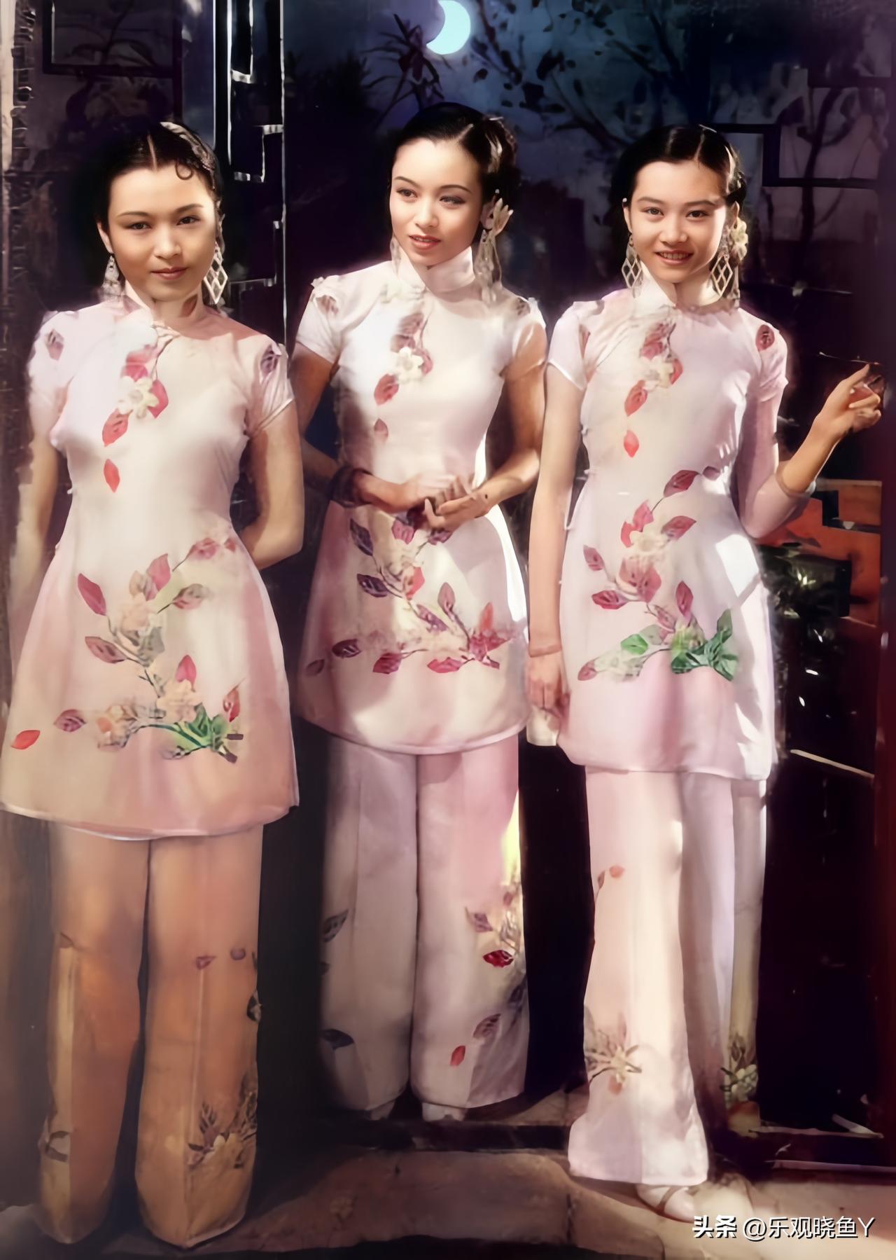 民国的梁氏三姐妹，梁赛珠、梁赛珊、梁赛珍。这而非演戏，而是她们年轻时候的一张合影