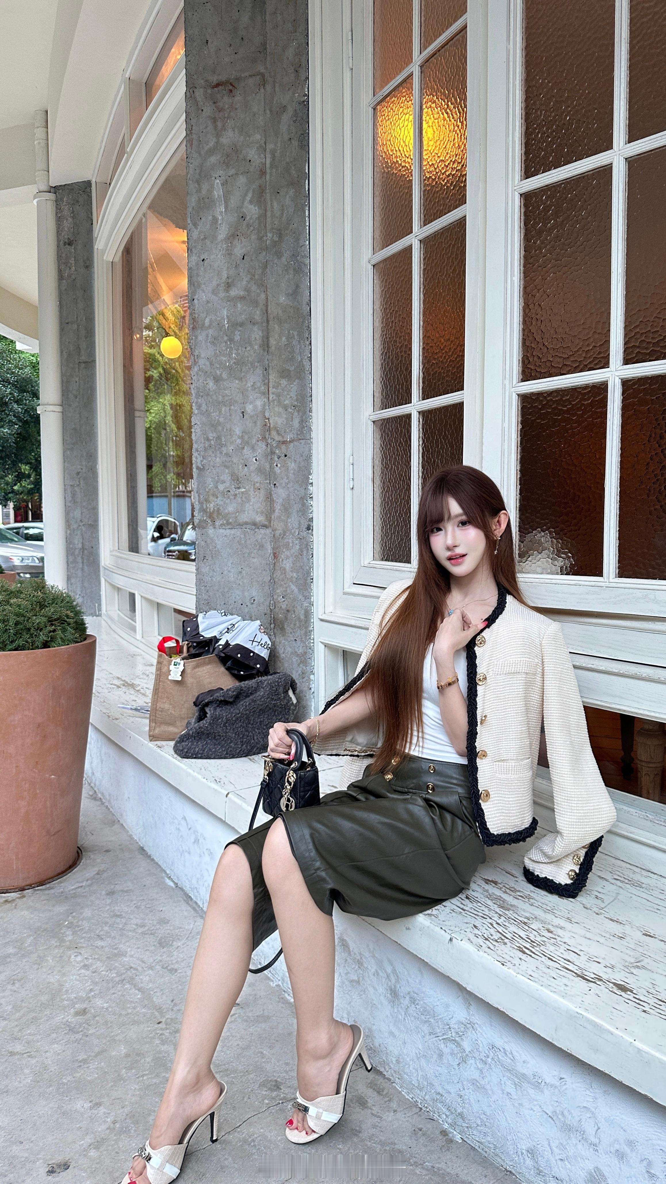 做一个身体很棒 余额很多 素质很好 长相很美 气质很足 能力很强的女孩吧 