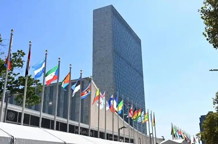 当今世界已经把联合国的权威被冲的七零八落。
今年是联合国成立81周年，站在二战的