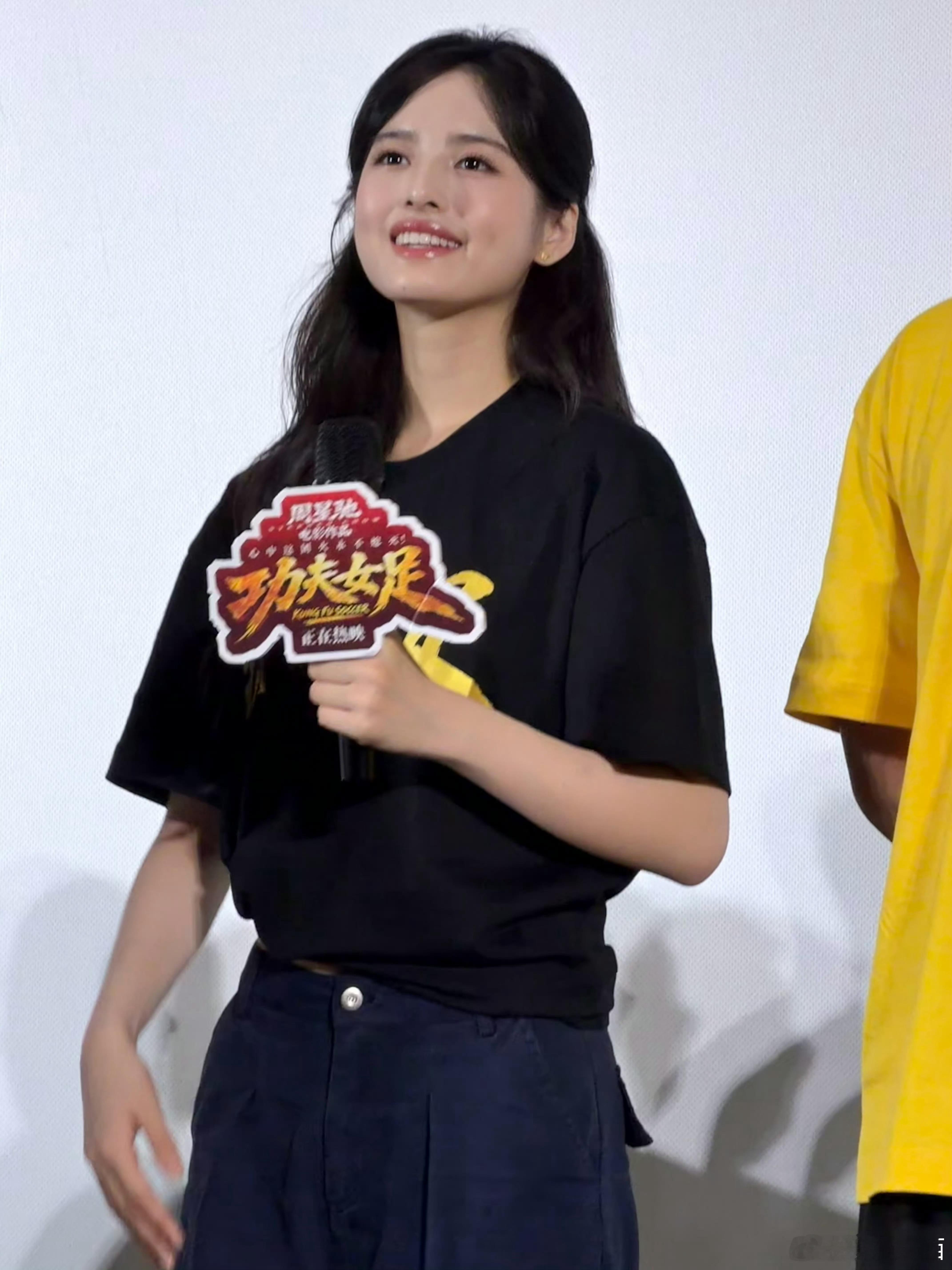 周星驰曝选中星女郎雪野的原因周星驰分享选到星女郎雪野的过程星爷这哪是选角，这是在