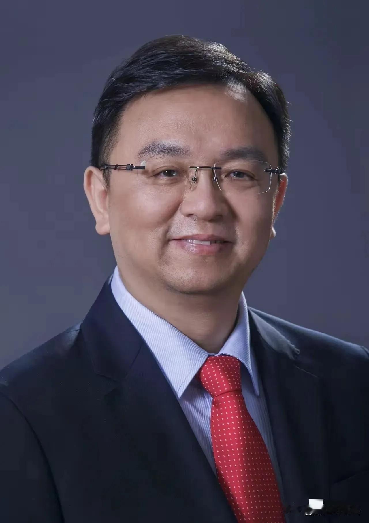 你绝对想不到，身家千亿的比亚迪创始人王传福，如今依然坚持每周雷打不动做一件事：拎